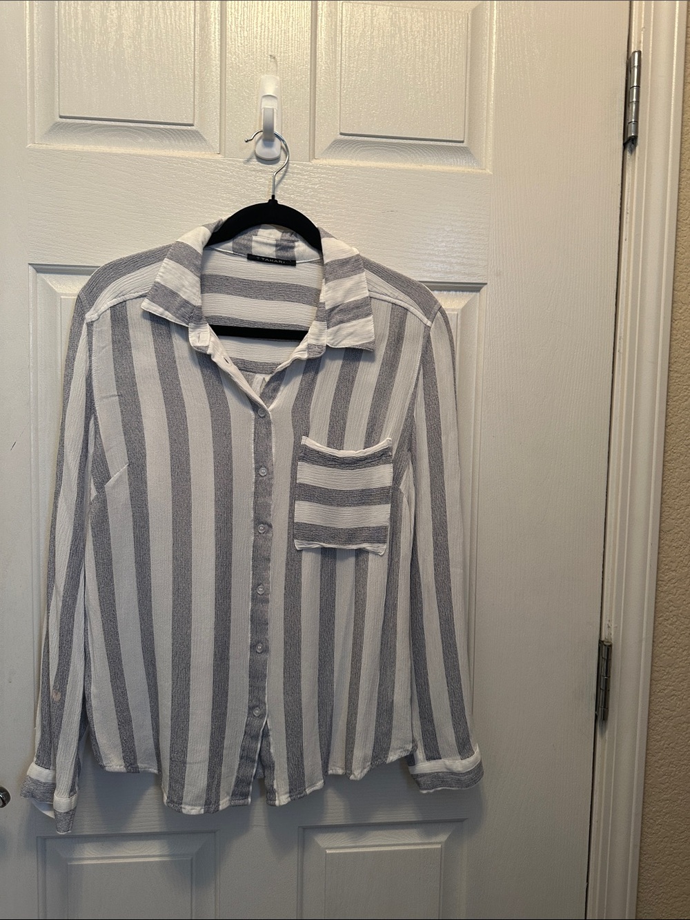 T Tahari Blue & White Vertical Stripe Button-Down Shirt Classic Wardrobe Basic